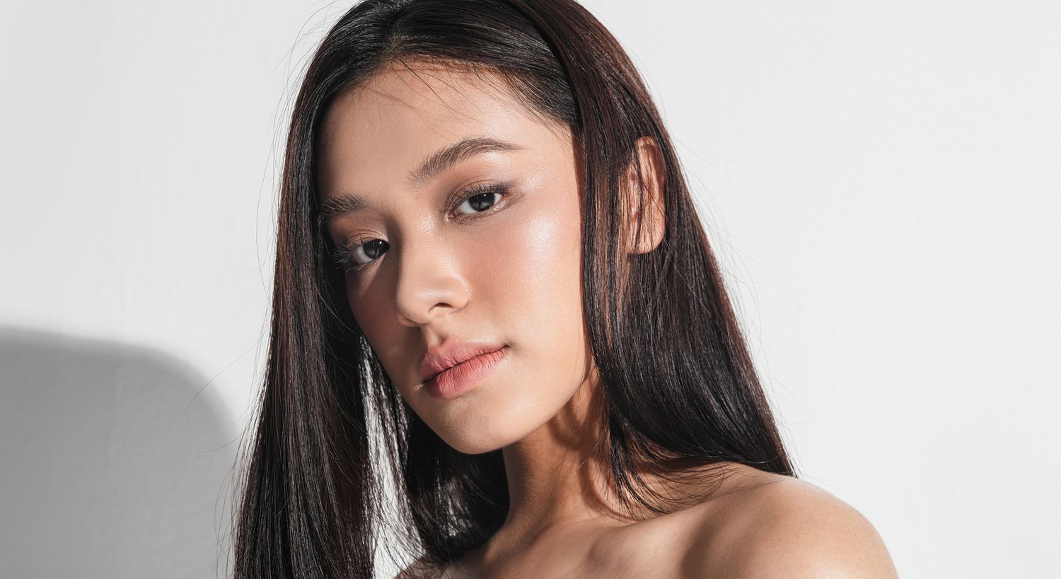 Young woman with straight hair and natural makeup.